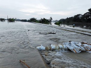Kali Tuntang Grobogan Meluap, Jalur KA Gubug-Karangjati Ditutup