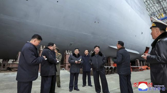 Aksi Baru 'Raja' Korut Kim Jong Un, Pamer Kapal Selam Nuklir 7000 Ton