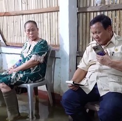 Video: Prabowo Kunjungi Korban Banjir Bekasi, Pastikan MBG Tetap Jalan