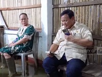Video: Prabowo Kunjungi Korban Banjir Bekasi, Pastikan MBG Tetap Jalan