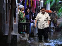 Prabowo Turun Gunung Cek Banjir Bekasi, Begini Curhat Warga
