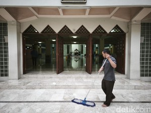 Nasib 23 Pekerja Usai Pencabutan Status Masjid Raya Bandung