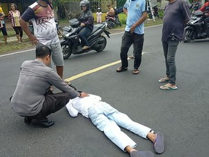 Terungkap Identitas Perempuan Tiduran di Tengah Jalan Kota Blitar