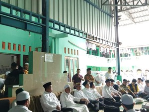 Safari Ramadan ke Kiai Thoifur, Bahlil Minta Doakan Pemerintah dan Golkar