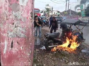 Pilu Wahid, Becak Motor untuk Cari Nafkah Hangus Terbakar