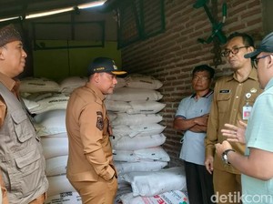 Bupati Probolinggo dan Panja Pupuk DPRD Sidak Kios Pupuk di Krejengan
