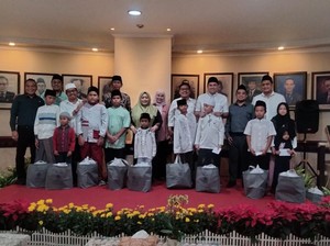 DPRD Kota Surabaya Salurkan Santunan & Buka Bersama 99 Anak Yatim Piatu