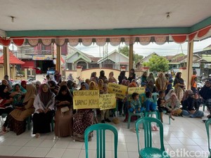 Fakta Emak-emak Tagih Uang Tabungan Lebaran Miliaran Rupiah ke Koperasi Desa
