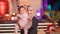 Zaskia Sungkar Jahit Sendiri Baju Lebaran untuk Humaira
