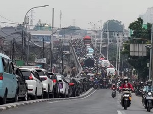 Ada Kecelakaan, Lalin di Jl Dewi Sartika Jaktim Arah Kalibata Macet Parah