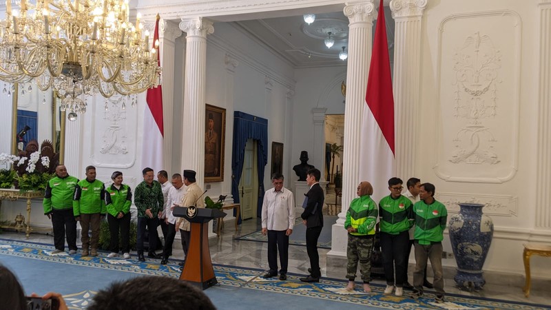 Keterangan Pers Presiden Prabowo Terkait Bonus Hari Raya kepada Pengemudi Online,10 Maret 2025. (CNBC Indonesia/Emir Yanwardhana) Keterangan Pers Presiden Prabowo Terkait Bonus Hari Raya kepada Pengemudi Online,10 Maret 2025. (CNBC Indonesia/Emir Yanwardhana)