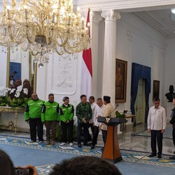 Arahan Prabowo, Grab-Gojek Kasih Uang Tunai BHR Buat Driver Ojol
