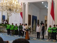 Arahan Prabowo, Grab-Gojek Kasih Uang Tunai BHR Buat Driver Ojol
