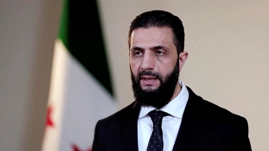 Presiden Suriah Ahmed Al-Sharaa menyampaikan pidato yang disiarkan televisi di Damaskus, Suriah, 9 Maret 2025. (Syrian Presidency/Handout via REUTERS TV)
