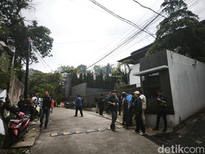 KPK Sita Sejumlah Dokumen dan Barang dari Rumah Ridwan Kamil