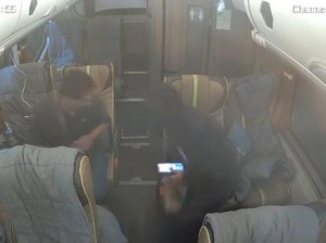 Aksi Maling Laptop di Bus Tutupi Kamera CCTV tapi Mukanya Kadung Terekam!