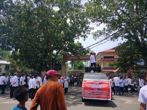 CPPPK di Dompu Demo Tolak Tunda Pengangkatan, Guru Honorer Menangis