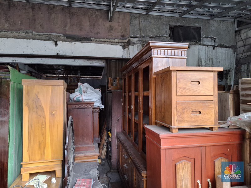 Toko Mebel di Klender Sepi Bak Kuburan. Toko Mebel di Klender Sepi Bak Kuburan. (CNBC Indonesia/Chandra Dwi)