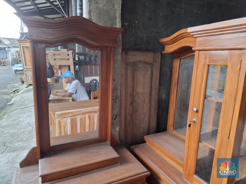 Toko Mebel di Klender Sepi Bak Kuburan. Toko Mebel di Klender Sepi Bak Kuburan. (CNBC Indonesia/Chandra Dwi)