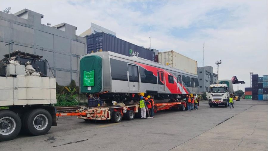 24 gerbong yang dipesan PT Kereta Commuter Indonesia (KCI) dari CRRC Sifang Co di China tiba di Pelabuhan Tanjung Priok24 gerbong yang dipesan PT Kereta Commuter Indonesia (KCI) dari CRRC Sifang Co di China tiba di Pelabuhan Tanjung Priok. (Dok. Istimewa)