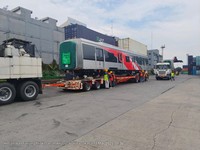 24 Gerbong KRL China Tiba di Pelabuhan Priok, Ini Dia Penampakannya