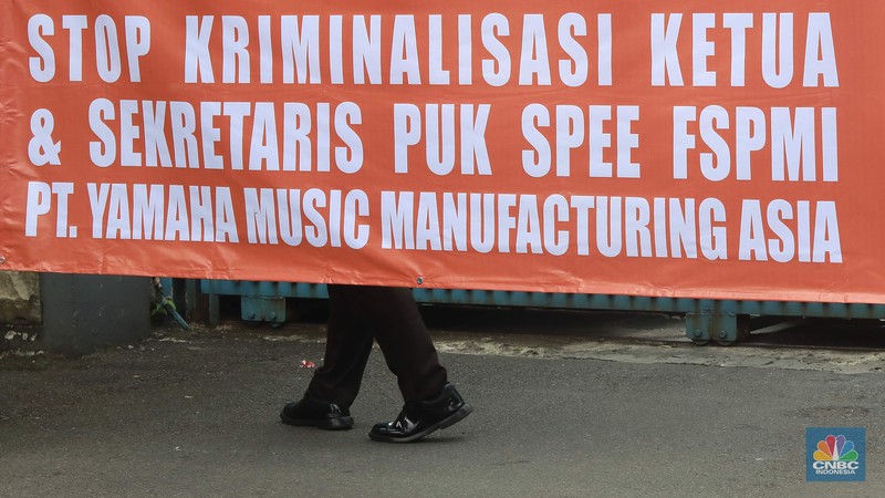 Aksi unjuk rasa puluhan buruh yang tergabung dalam Konfederasi Serikat Pekerja Indonesia (KSPI) dan Partai Buruh di depan Gedung Kementerian Ketenagakerjaan (Kemenaker), Selasa (11/3/2025). Aksi unjuk rasa puluhan buruh yang tergabung dalam Konfederasi Serikat Pekerja Indonesia (KSPI) dan Partai Buruh di depan Gedung Kementerian Ketenagakerjaan (Kemenaker), Selasa (11/3/2025). (²©²ÊÍøÕ¾/Faisal Rahman)
