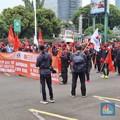 Massa Buruh Demo Kemnaker, Teriak Soal PHK Sritex-Cabut Permendag No 8