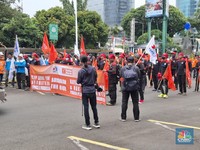 Massa Buruh Demo Kemnaker, Teriak Soal PHK Sritex-Cabut Permendag No 8