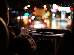 Pakar Wanti-wanti Bahaya Gangguan Penglihatan saat Mudik Naik Mobil