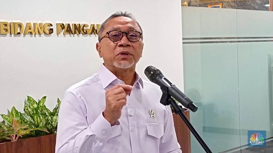 Menko Bidang Pangan Zulkifli Hasan saat Konferensi Pers di kantornya, Selasa (11/3/2025). (CNBC Indonesia/Martyasari Rizky)