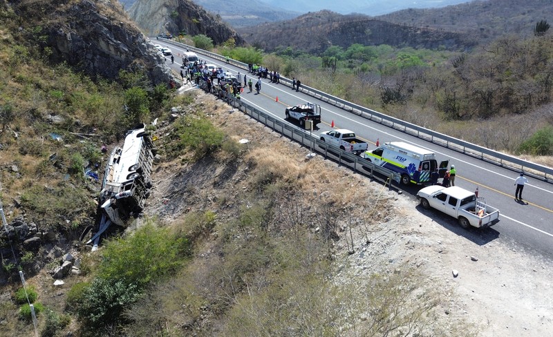 Pemandangan drone menunjukkan lokasi kecelakaan bus yang menelan beberapa korban di Santo Domingo Narro, Oaxaca, Meksiko, 10 Maret 2025. Pemandangan drone menunjukkan lokasi kecelakaan bus yang menelan beberapa korban di Santo Domingo Narro, Oaxaca, Meksiko, 10 Maret 2025. (REUTERS/Jose de Jesus Cortes)