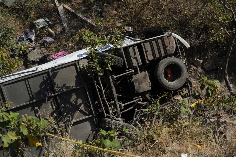 Pemandangan drone menunjukkan lokasi kecelakaan bus yang menelan beberapa korban di Santo Domingo Narro, Oaxaca, Meksiko, 10 Maret 2025. Pemandangan drone menunjukkan lokasi kecelakaan bus yang menelan beberapa korban di Santo Domingo Narro, Oaxaca, Meksiko, 10 Maret 2025. (REUTERS/Jose de Jesus Cortes)