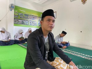 Pengabdian Dani Relakan Masa Muda demi Mendidik Anak Yatim