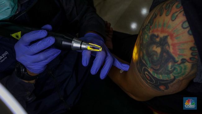 Ikut Saran Tukang Tato, Wanita Ini Kerja 3 Hari Seminggu Raup Rp16,7 M