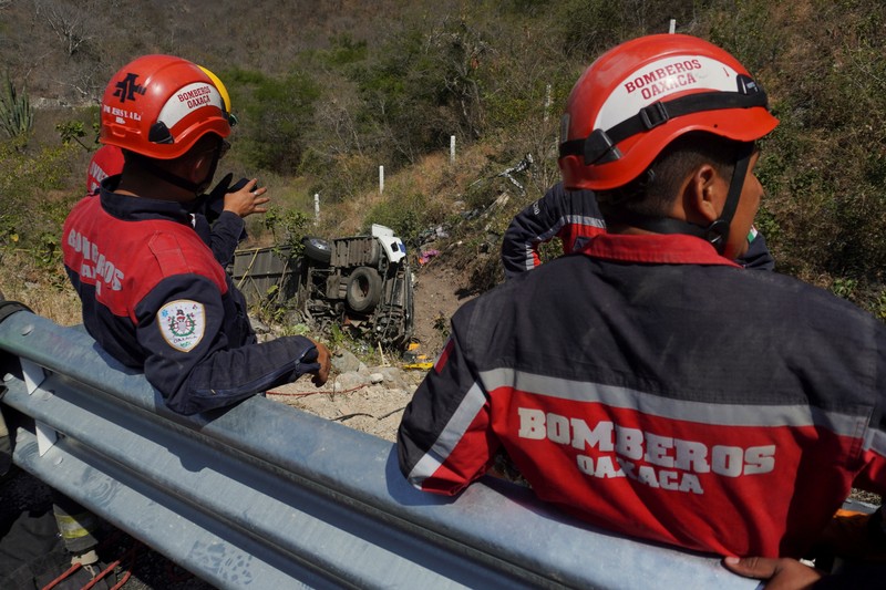 Pemandangan drone menunjukkan lokasi kecelakaan bus yang menelan beberapa korban di Santo Domingo Narro, Oaxaca, Meksiko, 10 Maret 2025. Pemandangan drone menunjukkan lokasi kecelakaan bus yang menelan beberapa korban di Santo Domingo Narro, Oaxaca, Meksiko, 10 Maret 2025. (REUTERS/Jose de Jesus Cortes)