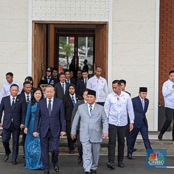 Prabowo Antar Kepulangan Sekjen Partai Komunis Vietnam di Lanud Halim