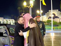Momen Zelensky Disambut Pelukan Pangeran Arab, Perang Rusia Berakhir?