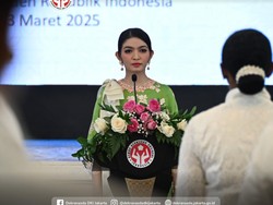 Gaya Selvi Ananda Lantik Ketua Dekranasda, Pakai Kebaya dan Makeup Cerah Gaya Selvi Ananda Lantik Ketua Dekranasda, Pakai Kebaya dan Makeup Cerah