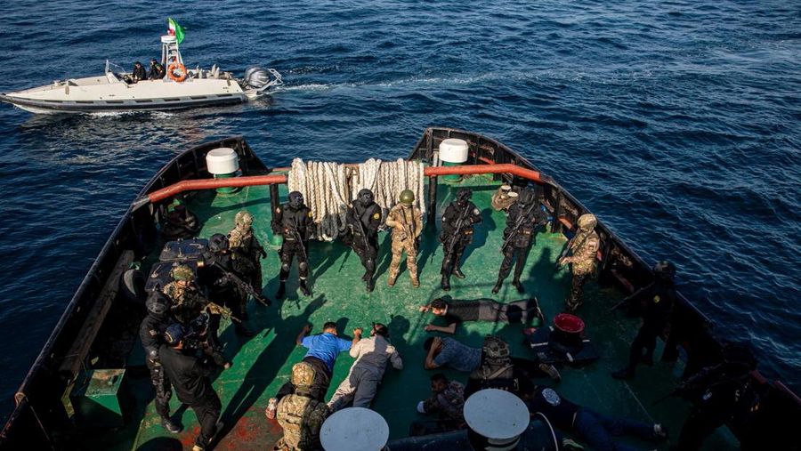 Angkatan Laut Iran, Rusia, dan China menggelar latihan militer gabungan di lepas pantai Iran, Rabu (12/3/2025). (via REUTERS/Iranian Army)