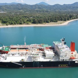 PLN Butuh 20 Kargo LNG Untuk Pembangkit Hingga Akhir Tahun Ini