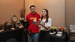 Evelina Tan Ultah ke-26, Ivan Kabul Beri Kado Bermanfaat