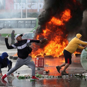 UU Ikan Buat Chaos Satu Negara, Warga Ngamuk Bakar-bakaran
