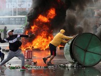 UU Ikan Buat Chaos Satu Negara, Warga Ngamuk Bakar-bakaran