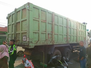 Ibu dan Anak di Jombang Tewas Terlindas Truk Saat Berangkat Sekolah