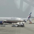 Serangan Ukraina Kacaukan Bandara Moskow, Ribuan Penumpang Terlantar