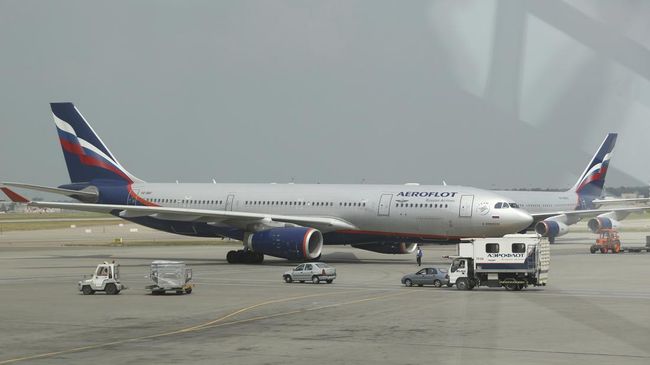 Serangan Ukraina Kacaukan Bandara Moskow, Ribuan Penumpang Terlantar