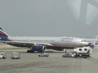 Serangan Ukraina Kacaukan Bandara Moskow, Ribuan Penumpang Terlantar