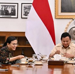Hangat! Ini Momen Sri Mulyani & Prabowo Buka Puasa Bersama di Istana