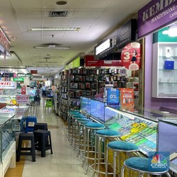 Mal Kosong Jelang Lebaran, Pedagang HP di PGC Curhat Sepi Pembeli