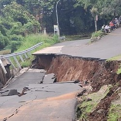 Jalan Batu Tulis di Bogor Ambles 'Horor', Wamen PU Buka Suara